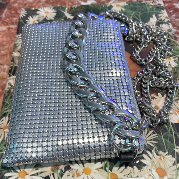 “ BEECOOL” SILVER METAL SHOULDER/CLUTCH BAG - Picture 3 of 7